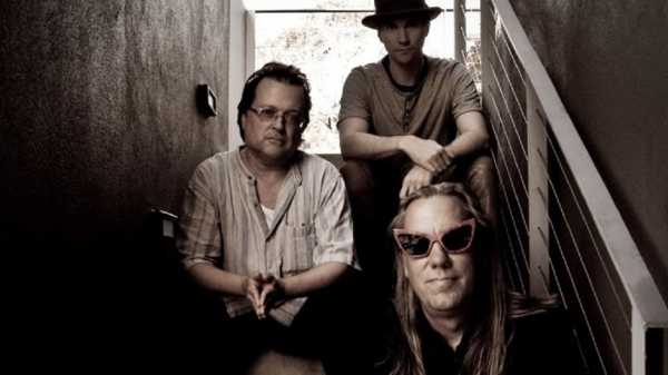 &Omicron;&iota; Violent Femmes &delta;&iota;&alpha;&sigma;&kappa;&epsilon;&upsilon;ά&zeta;&omicron;&upsilon;&nu; &Pi;&upsilon;&xi; &Lambda;&alpha;&xi;