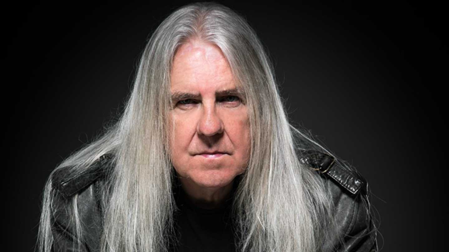 &Omicron; Byford &gamma;&rho;ά&phi;&epsilon;&iota; &tau;&rho;&alpha;&gamma;&omicron;ύ&delta;&iota; &gamma;&iota;&alpha; &tau;&eta;&nu; &gamma;&upsilon;&nu;&alpha;ί&kappa;&alpha; &tau;&omicron;&upsilon;