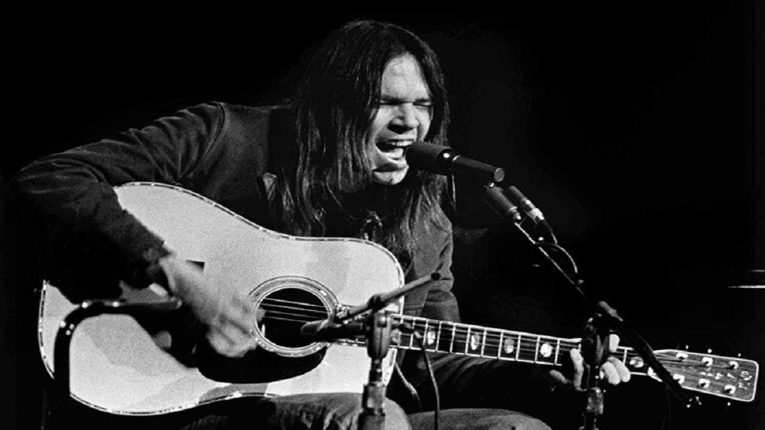 Neil Young &mu;&epsilon; &nu;έ&omicron; live album.
