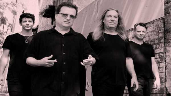 &Nu;έ&omicron; &tau;&rho;&alpha;&gamma;&omicron;ύ&delta;&iota; &alpha;&pi;ό Violent Femmes