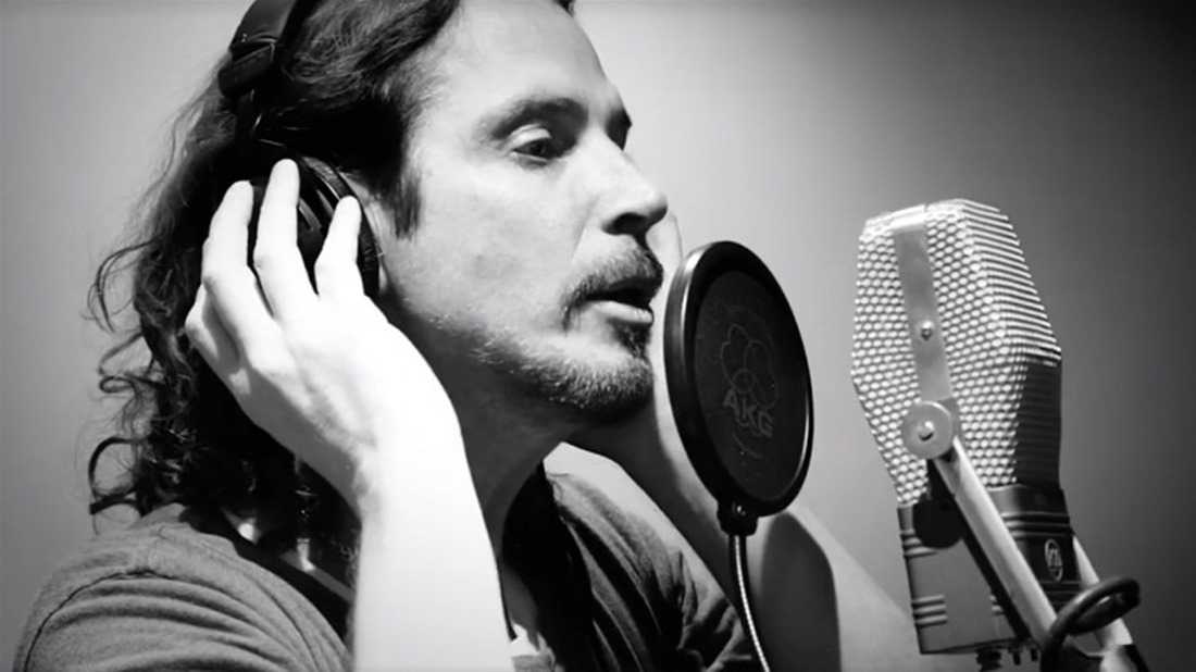 &Alpha;&kappa;&upsilon;&kappa;&lambda;&omicron;&phi;ό&rho;&eta;&tau;&omicron; &kappa;&omicron;&mu;&mu;ά&tau;&iota; &tau;&omicron;&upsilon; Chris Cornell