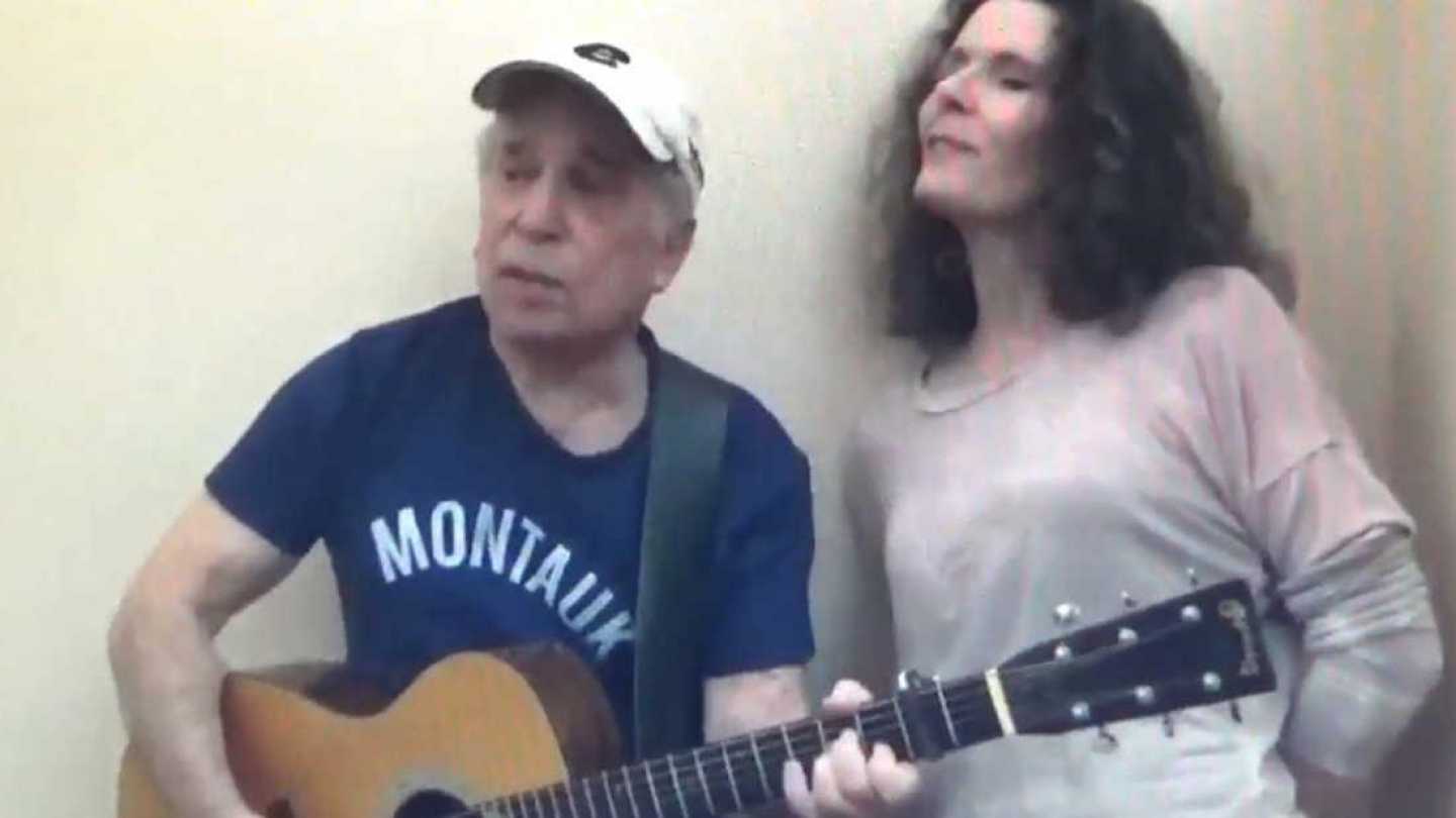 Paul Simon: &Epsilon;&kappa;&delta;&omicron;&chi;ή &kappa;&alpha;&rho;&alpha;&nu;&tau;ί&nu;&alpha;&sigmaf;(video)