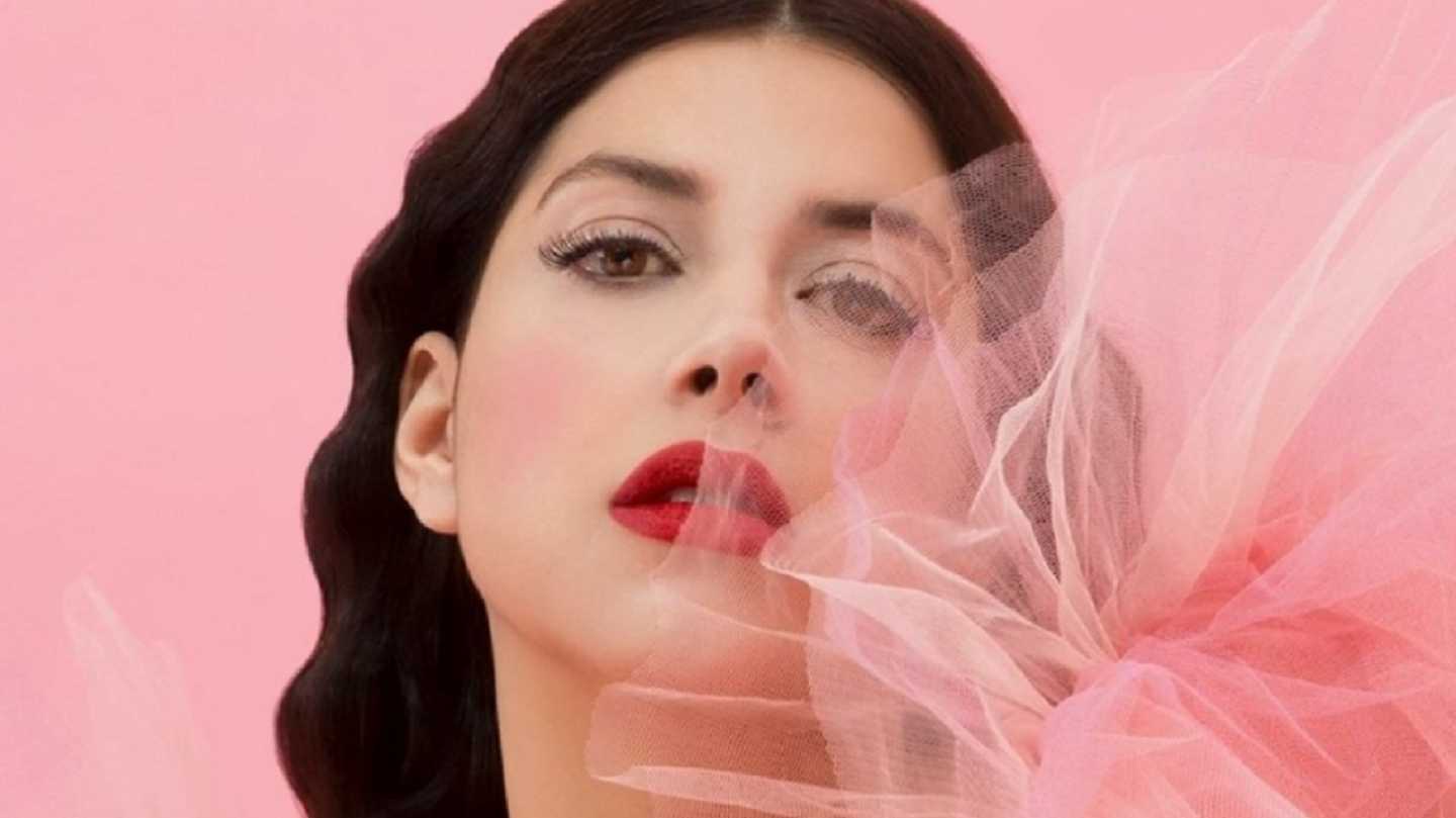 &Eta; &Nu;&tau;&omicron;ύ&sigma;&kappa;&alpha; &alpha;&pi;&alpha;&nu;&tau;ά &sigma;&tau;&omicron;&nu; Roger Waters