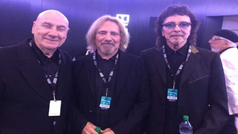 &Epsilon;&pi;&alpha;&nu;&epsilon;&nu;ώ&theta;&eta;&kappa;&alpha;&nu; &omicron;&iota; Black Sabbath