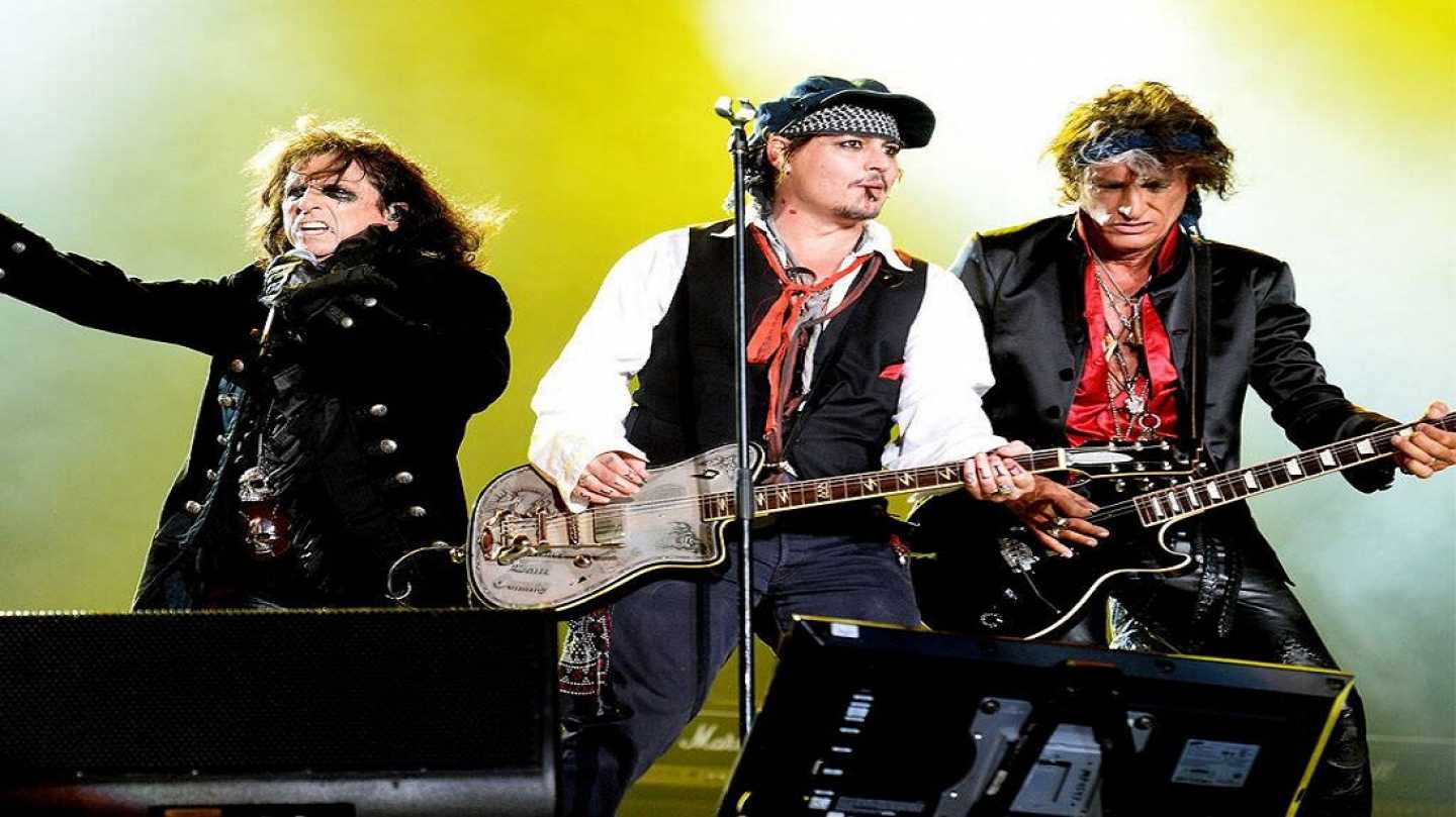 &Omicron;&iota; Hollywood Vampires &delta;&iota;&alpha;&sigma;&kappa;&epsilon;&upsilon;ά&zeta;&omicron;&upsilon;&nu; Bowie