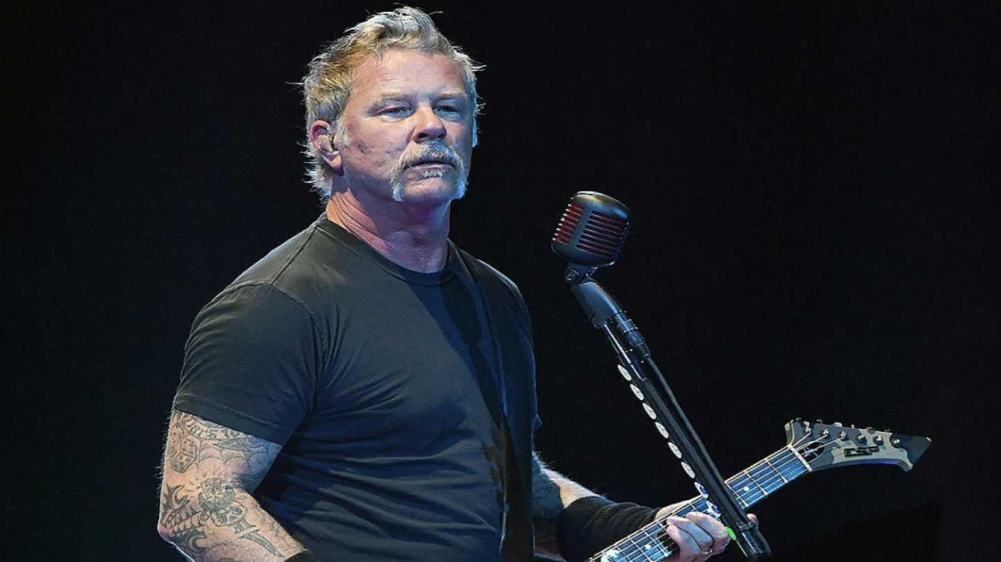 &Omicron; James Hetfield &xi;&alpha;&nu;ά &sigma;&epsilon; &alpha;&pi;&omicron;&tau;&omicron;&xi;ί&nu;&omega;&sigma;&eta;