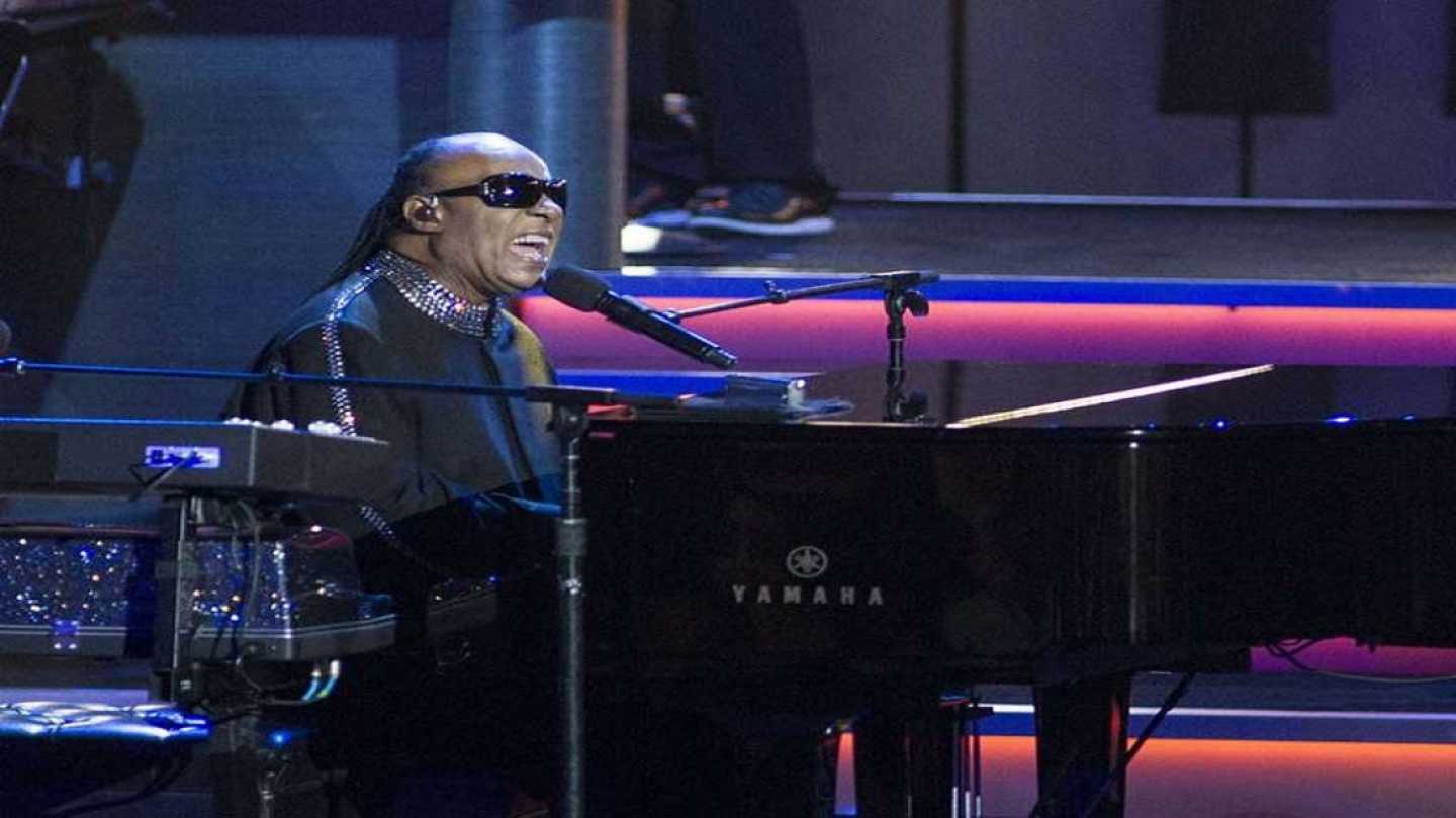 &Pi;&epsilon;&rho;&iota;&pi;έ&tau;&epsilon;&iota;&alpha; &mu;&epsilon; &tau;&eta;&nu; &upsilon;&gamma;&epsilon;ί&alpha; &tau;&omicron;&upsilon; Stevie Wonder